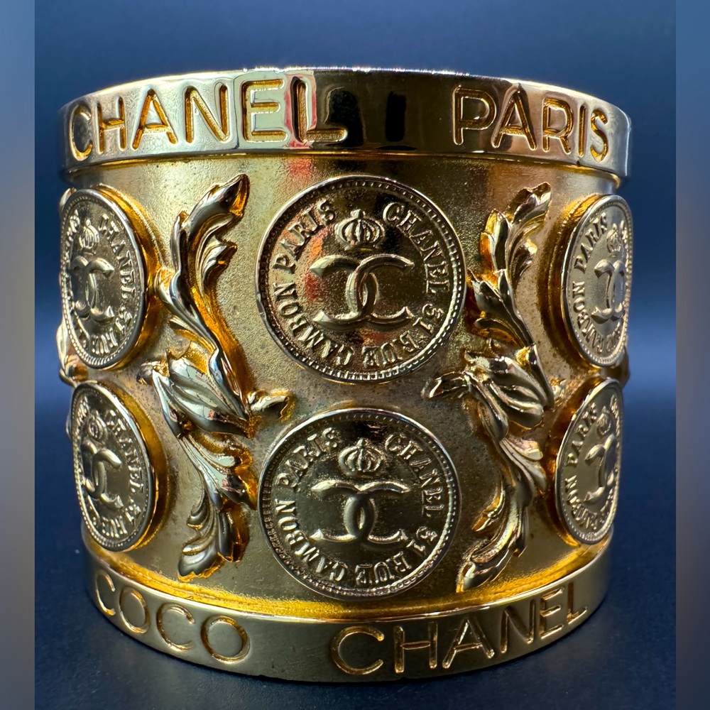 LOT 974 RARE FAVORITE 24K gold plated CHANEL CUFF BRACELET